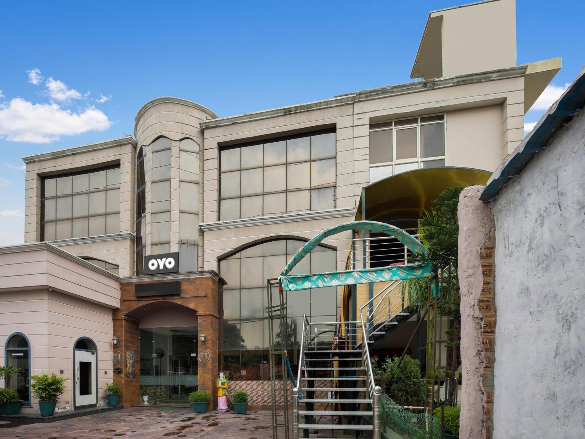 Oyo Flagship Hotel Le Aley Regency Ludhiana Eksteriør bilde